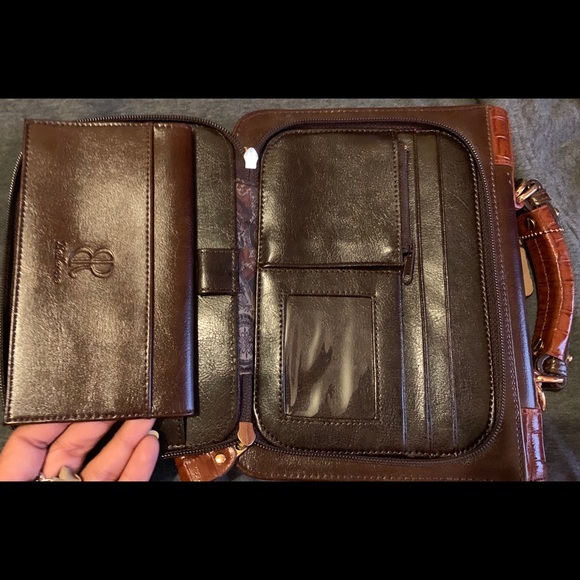 COPY - Belle Rose Purse with a wallet/checkbook holder - Picture 5 of 8